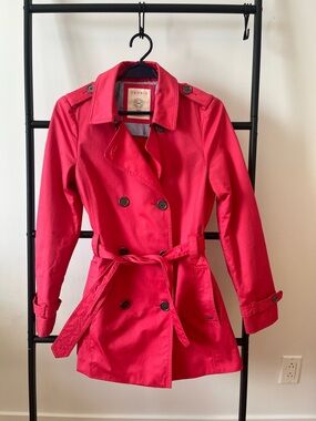 Vibrant red Esprit trench coat with classic double-breasted front